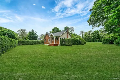 75 Champlin Avenue Bellport NY 11713