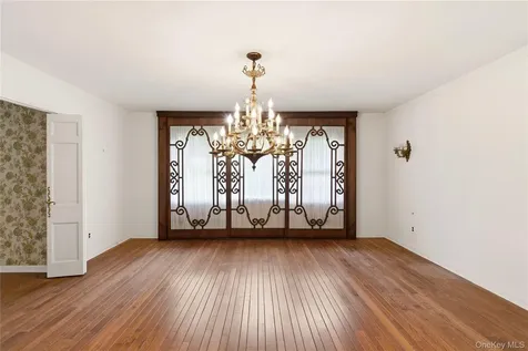 14 Oak Lane Old Brookville NY 11545