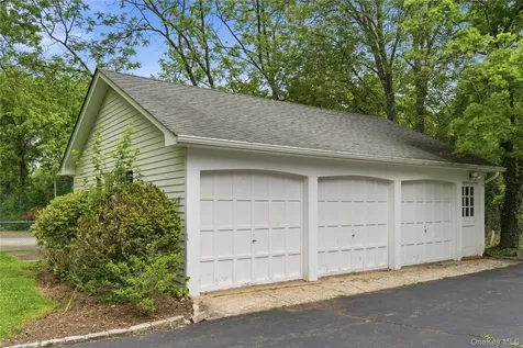 14 Oak Lane Old Brookville NY 11545
