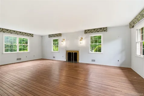 14 Oak Lane Old Brookville NY 11545