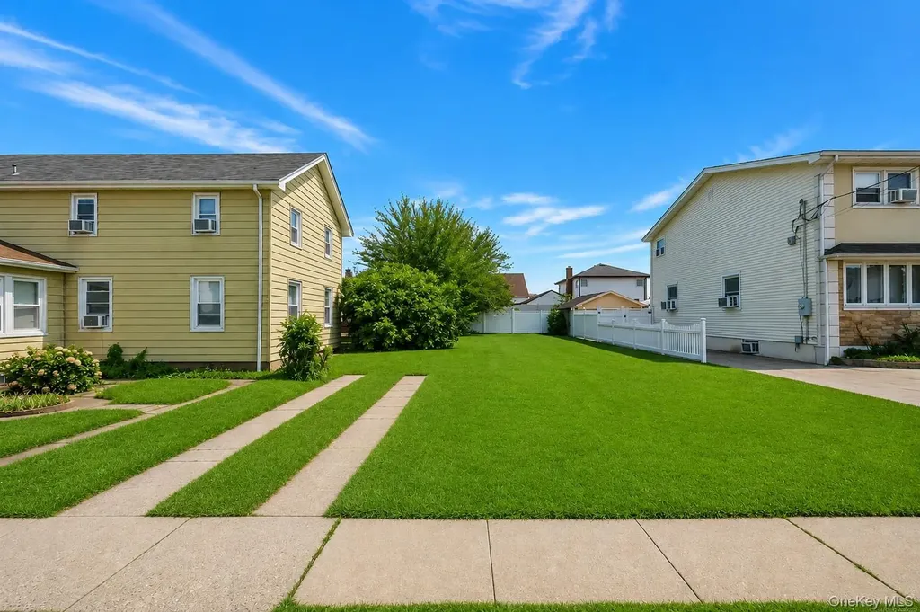 244 Mckinley Parkway Mineola NY 11501
