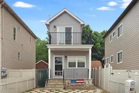 129 Bionia Avenue Staten Island NY 10305