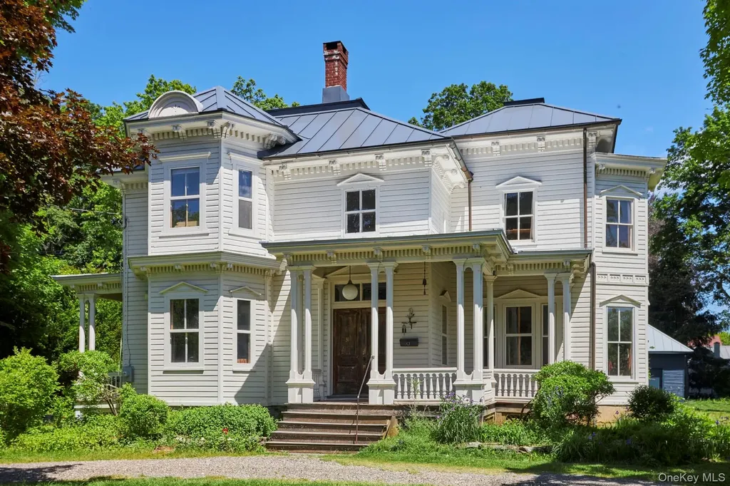 31 Chestnut Street Rhinebeck NY 12572