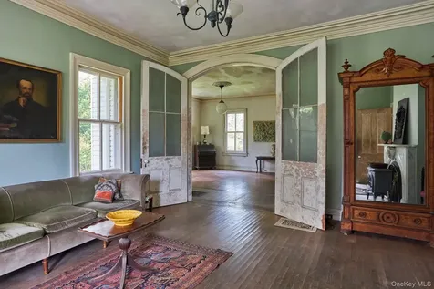 31 Chestnut Street Rhinebeck NY 12572
