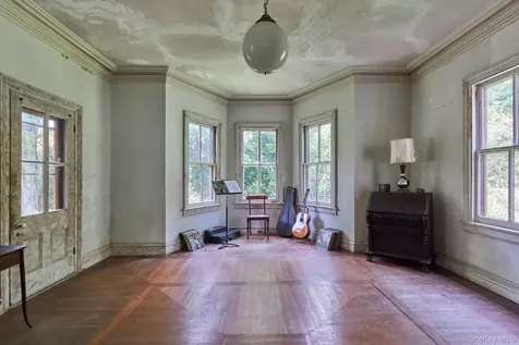 31 Chestnut Street Rhinebeck NY 12572