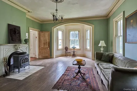 31 Chestnut Street Rhinebeck NY 12572