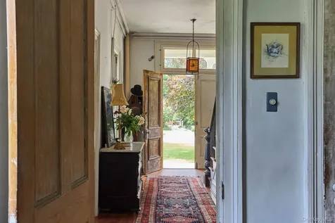 31 Chestnut Street Rhinebeck NY 12572