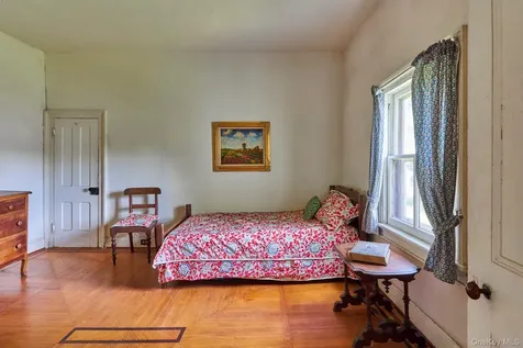 31 Chestnut Street Rhinebeck NY 12572