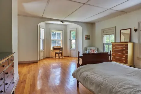 31 Chestnut Street Rhinebeck NY 12572