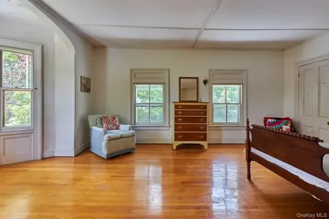 31 Chestnut Street Rhinebeck NY 12572