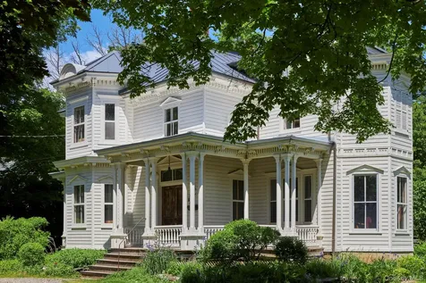 31 Chestnut Street Rhinebeck NY 12572