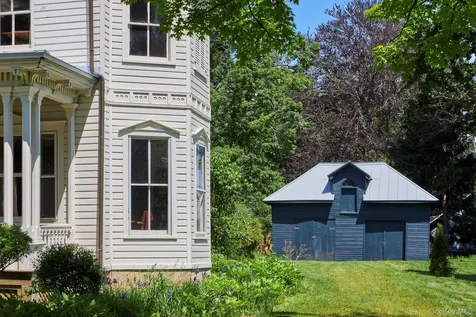 31 Chestnut Street Rhinebeck NY 12572