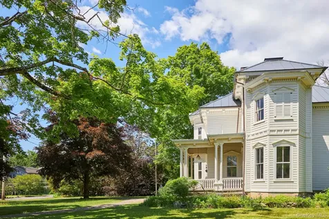 31 Chestnut Street Rhinebeck NY 12572