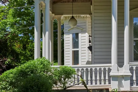 31 Chestnut Street Rhinebeck NY 12572