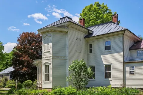 31 Chestnut Street Rhinebeck NY 12572