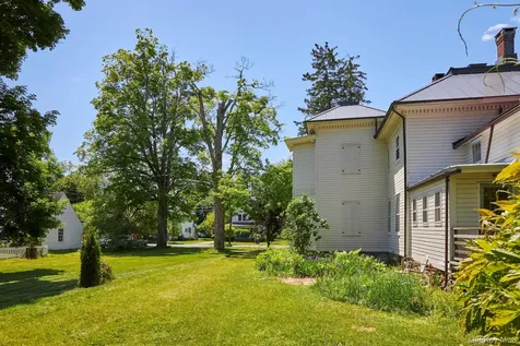 31 Chestnut Street Rhinebeck NY 12572