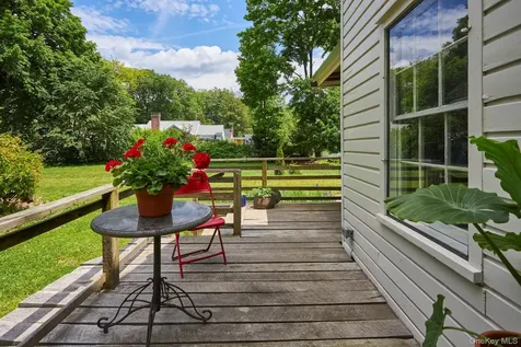 31 Chestnut Street Rhinebeck NY 12572