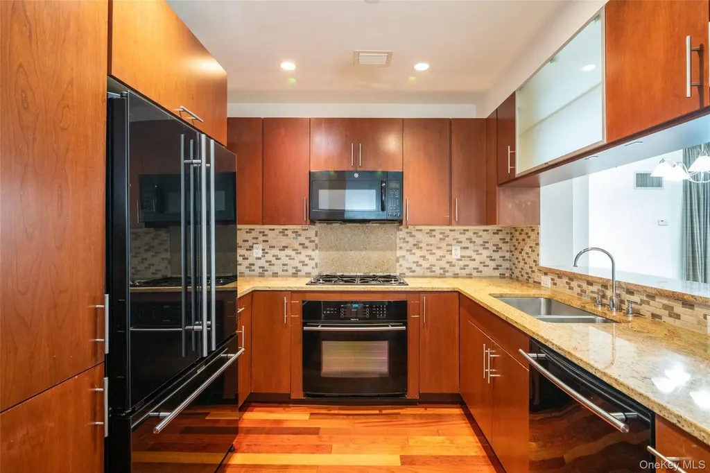 175 Huguenot Street New Rochelle NY 10801