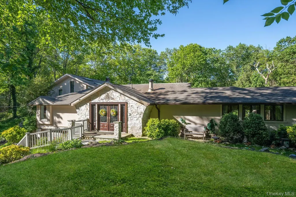 121 Laurel Lane Laurel Hollow NY 11791