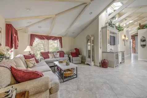 121 Laurel Lane Laurel Hollow NY 11791