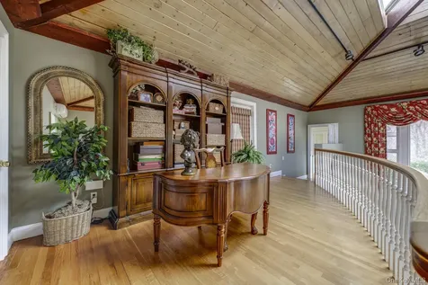 121 Laurel Lane Laurel Hollow NY 11791