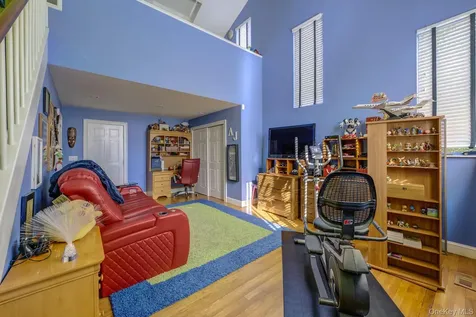 121 Laurel Lane Laurel Hollow NY 11791