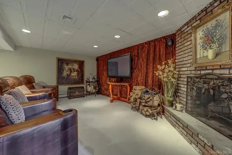 121 Laurel Lane Laurel Hollow NY 11791