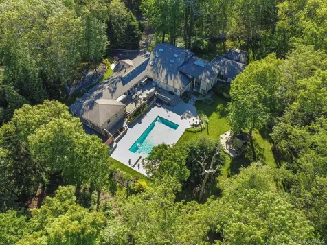 121 Laurel Lane Laurel Hollow NY 11791
