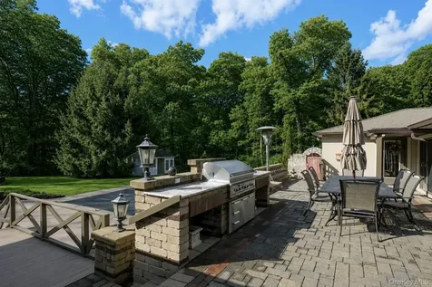 121 Laurel Lane Laurel Hollow NY 11791