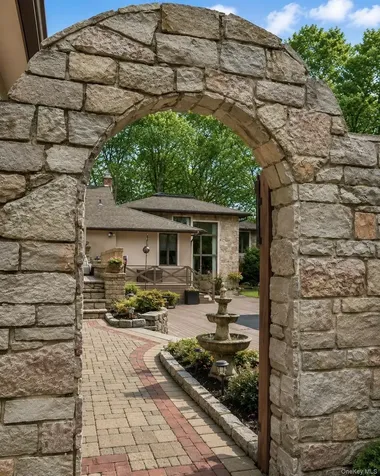 121 Laurel Lane Laurel Hollow NY 11791