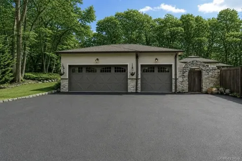 121 Laurel Lane Laurel Hollow NY 11791