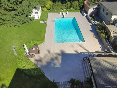 121 Laurel Lane Laurel Hollow NY 11791