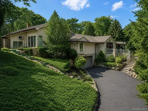 121 Laurel Lane Laurel Hollow NY 11791