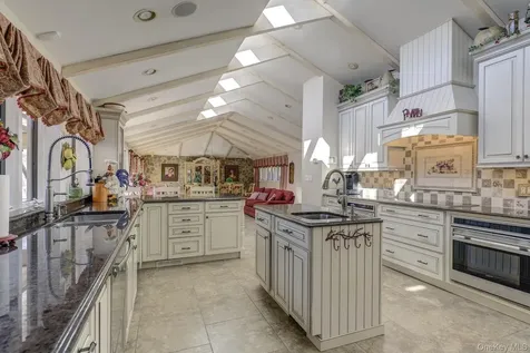 121 Laurel Lane Laurel Hollow NY 11791