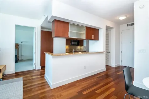 175 Huguenot Street New Rochelle NY 10801