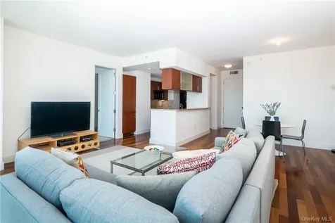 175 Huguenot Street New Rochelle NY 10801