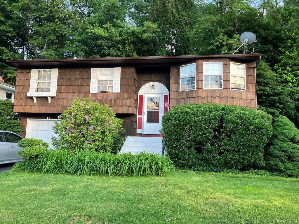 11 Harmony Lane Glen Cove NY 11542