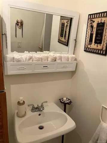 11 Harmony Lane Glen Cove NY 11542