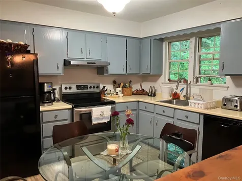 11 Harmony Lane Glen Cove NY 11542