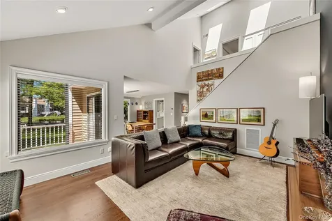 127 Stone Bridge Square Chappaqua NY 10514