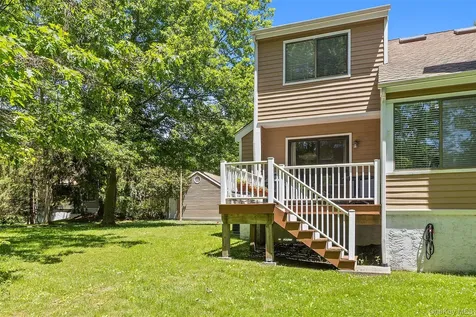127 Stone Bridge Square Chappaqua NY 10514