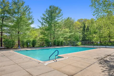 127 Stone Bridge Square Chappaqua NY 10514