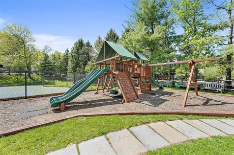 127 Stone Bridge Square Chappaqua NY 10514
