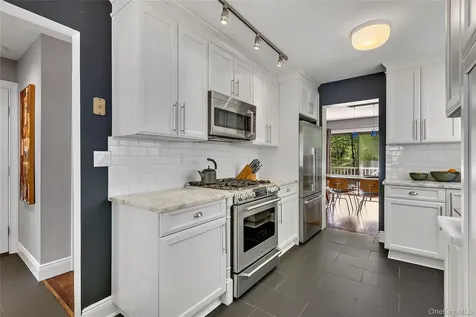 127 Stone Bridge Square Chappaqua NY 10514