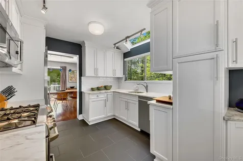 127 Stone Bridge Square Chappaqua NY 10514