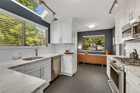 127 Stone Bridge Square Chappaqua NY 10514