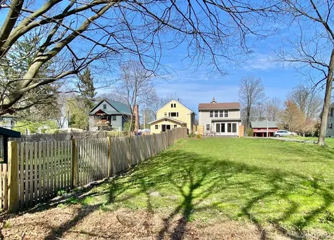 32 Oak Street Rhinebeck NY 12572