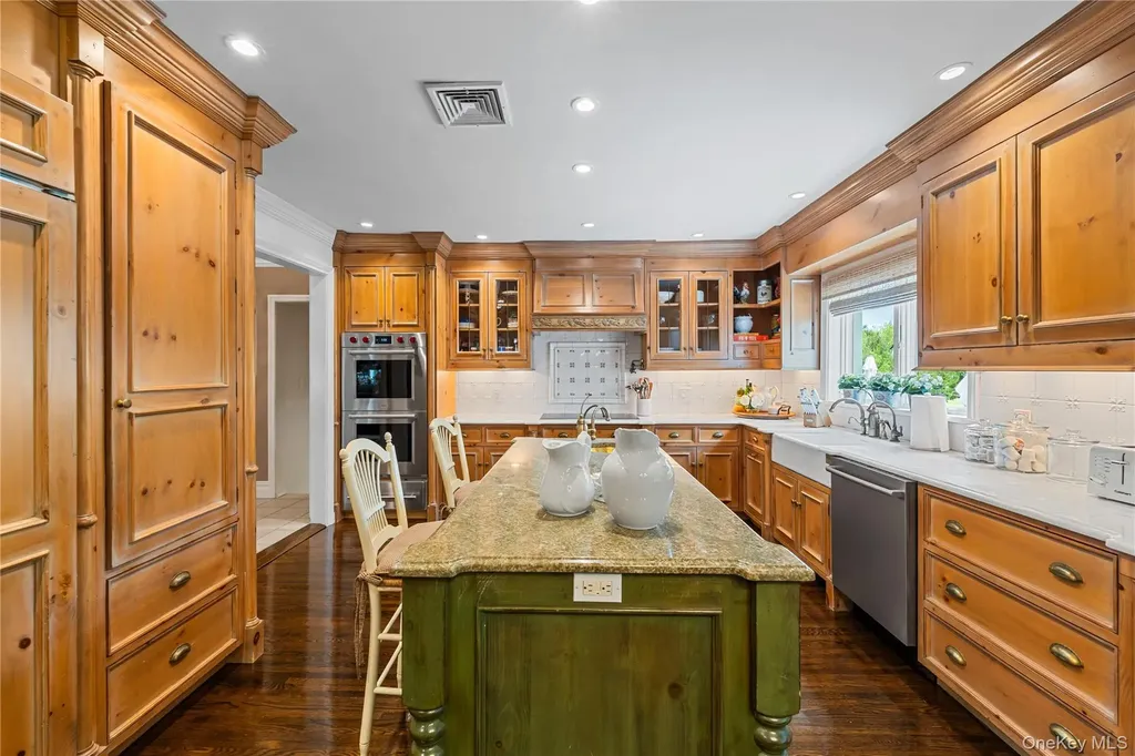 11 Hickory Road Woodsburgh NY 11598