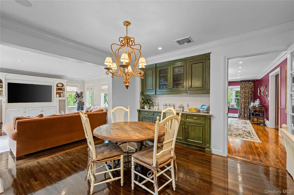 11 Hickory Road Woodsburgh NY 11598
