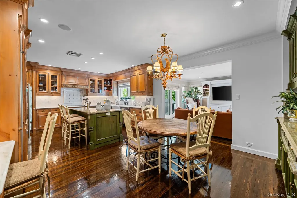 11 Hickory Road Woodsburgh NY 11598